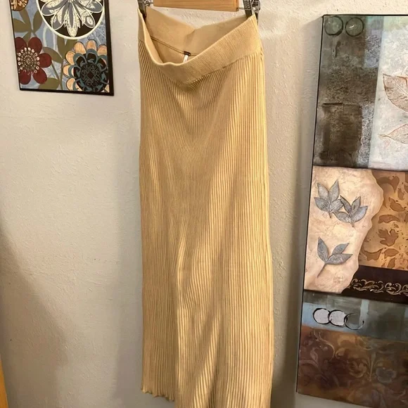 Elegant Free People Tan Maxi!! Great Details Looks Amazing On!! - Picture 10 of 11